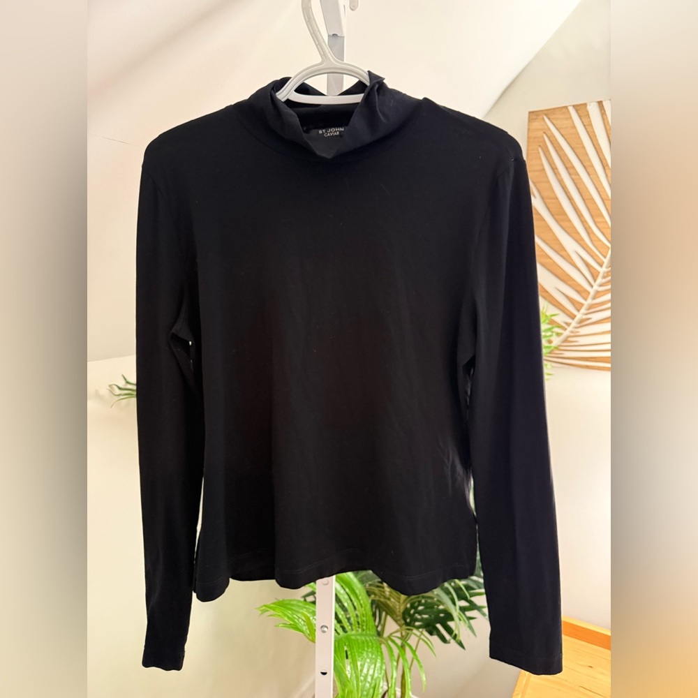 St. John black fine jersey long sleeve turtleneck‎ top M
